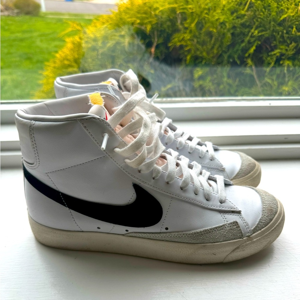 Nike womens blazer mid 77 size 9